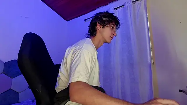 Snapshot of 2006_tgn chatting on 11/14/25, 12:48 2006 tgn online show from 11/14/25, 12:48