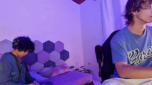 Snapshot of 2006_tgn chatting on 11/15/25, 12:02 2006 tgn online show from 11/15/25, 12:02