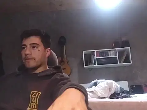 Snapshot of parca13 chatting on 11/18/25, 05:12 parca13 online show from 11/18/25, 05:12