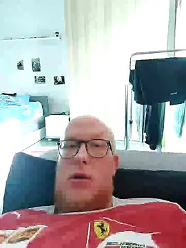 Snapshot of geilerd122 chatting on 10/02/25, 12:23 geilerd122 online show from 10/02/25, 12:23