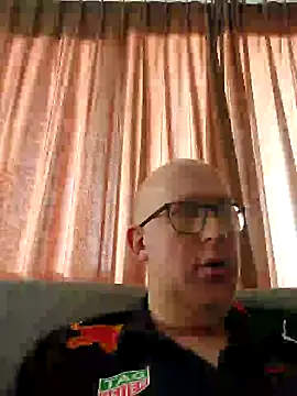 Snapshot of geilerd122 chatting on 10/05/25, 03:32 geilerd122 online show from 10/05/25, 03:32