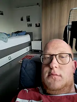 Snapshot of geilerd122 chatting on 10/30/25, 03:57 geilerd122 online show from 10/30/25, 03:57