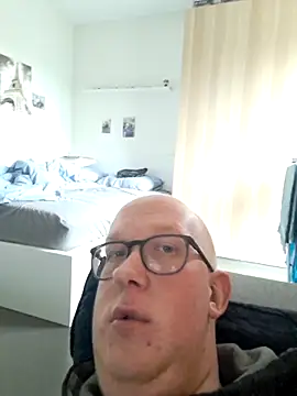 Snapshot of geilerd122 chatting on 02/22/26, 02:37 geilerd122 online show from 02/22/26, 02:37