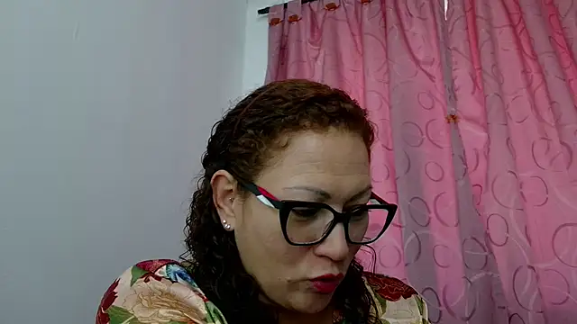 Snapshot of TifanyQueen_ chatting on 09/24/25, 04:54 TifanyQueen online show from 09/24/25, 04:54