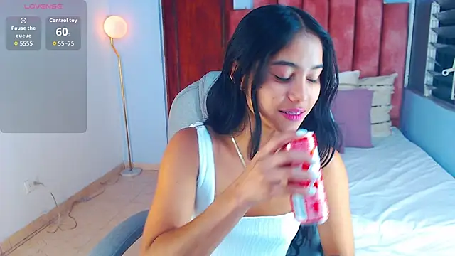 Milaa Star  online show from 10/15/25, 03:28