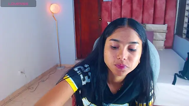 Milaa Star  online show from 11/07/25, 04:01