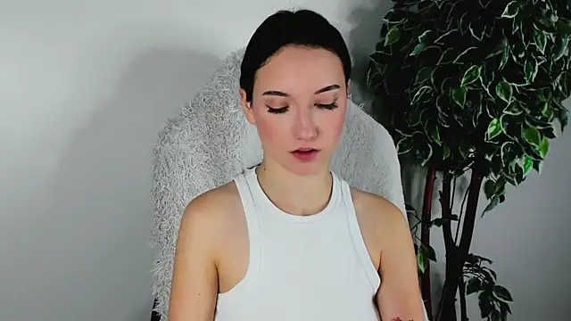 EileenMoores online show from 10/11/25, 01:09