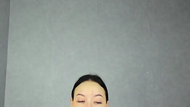 EileenMoores online show from 12/01/25, 09:47