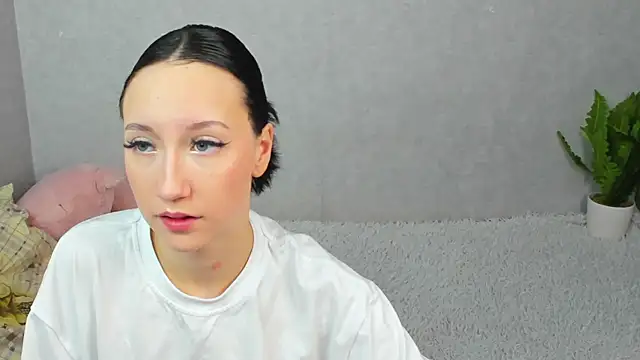 EileenMoores online show from 12/15/25, 05:39