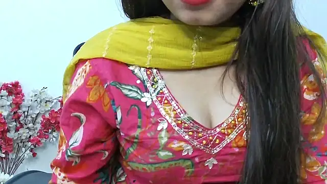 Snapshot of ruby100 chatting on 11/14/25, 09:41 ruby100 online show from 11/14/25, 09:41