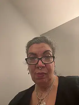 Snapshot of dieseldame1313 chatting on 01/13/25, 03:12 dieseldame1313 online show from 01/13/25, 03:12