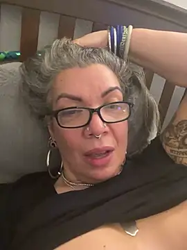 Snapshot of dieseldame1313 chatting on 01/13/25, 06:16 dieseldame1313 online show from 01/13/25, 06:16