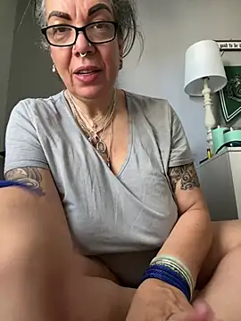 Snapshot of dieseldame1313 chatting on 01/17/25, 06:23 dieseldame1313 online show from 01/17/25, 06:23