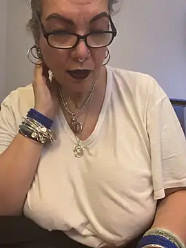 Snapshot of dieseldame1313 chatting on 01/19/25, 11:32 dieseldame1313 online show from 01/19/25, 11:32