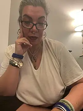 Snapshot of dieseldame1313 chatting on 01/20/25, 04:10 dieseldame1313 online show from 01/20/25, 04:10