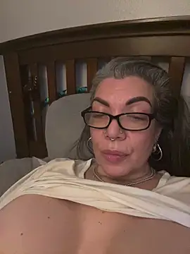 Snapshot of dieseldame1313 chatting on 01/20/25, 11:02 dieseldame1313 online show from 01/20/25, 11:02