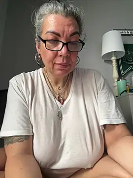 Snapshot of dieseldame1313 chatting on 01/21/25, 03:54 dieseldame1313 online show from 01/21/25, 03:54