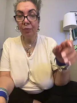 Snapshot of dieseldame1313 chatting on 01/22/25, 11:43 dieseldame1313 online show from 01/22/25, 11:43