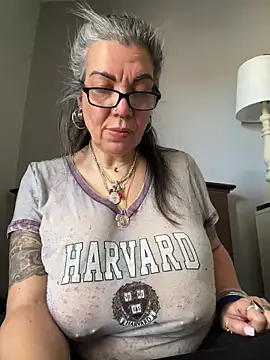 Snapshot of dieseldame1313 chatting on 01/25/25, 06:35 dieseldame1313 online show from 01/25/25, 06:35