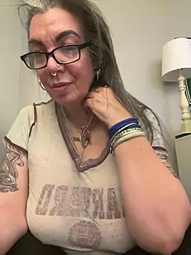 Snapshot of dieseldame1313 chatting on 01/26/25, 10:02 dieseldame1313 online show from 01/26/25, 10:02