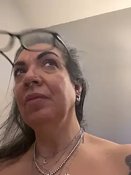 Snapshot of dieseldame1313 chatting on 01/28/25, 08:14 dieseldame1313 online show from 01/28/25, 08:14