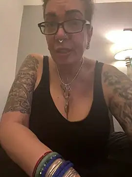 Snapshot of dieseldame1313 chatting on 01/31/25, 03:30 dieseldame1313 online show from 01/31/25, 03:30