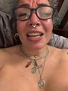 Snapshot of dieseldame1313 chatting on 02/05/25, 05:30 dieseldame1313 online show from 02/05/25, 05:30