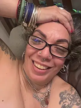 Snapshot of dieseldame1313 chatting on 02/11/25, 08:05 dieseldame1313 online show from 02/11/25, 08:05