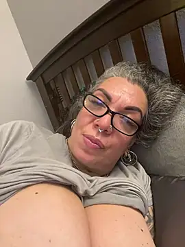 Snapshot of dieseldame1313 chatting on 02/12/25, 08:27 dieseldame1313 online show from 02/12/25, 08:27