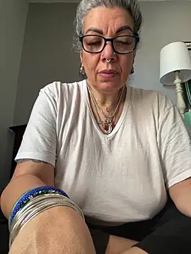 Snapshot of dieseldame1313 chatting on 02/21/25, 07:32 dieseldame1313 online show from 02/21/25, 07:32