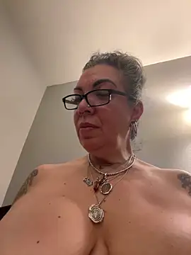 Snapshot of dieseldame1313 chatting on 02/26/25, 05:31 dieseldame1313 online show from 02/26/25, 05:31