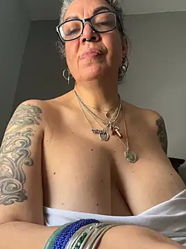 Snapshot of dieseldame1313 chatting on 03/03/25, 06:22 dieseldame1313 online show from 03/03/25, 06:22