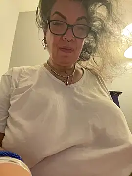 Snapshot of dieseldame1313 chatting on 03/04/25, 08:46 dieseldame1313 online show from 03/04/25, 08:46