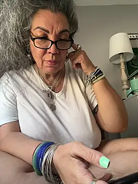 Snapshot of dieseldame1313 chatting on 03/12/25, 10:17 dieseldame1313 online show from 03/12/25, 10:17