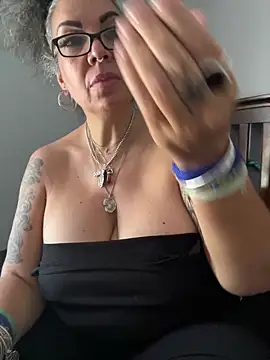 Snapshot of dieseldame1313 chatting on 09/27/25, 06:24 dieseldame1313 online show from 09/27/25, 06:24