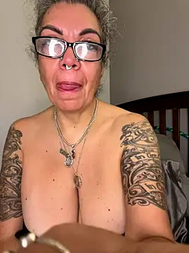 Snapshot of dieseldame1313 chatting on 10/13/25, 10:26 dieseldame1313 online show from 10/13/25, 10:26