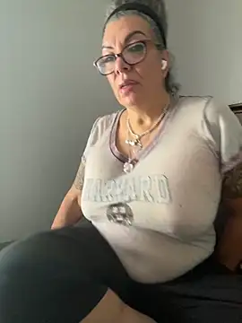 Snapshot of dieseldame1313 chatting on 10/15/25, 07:58 dieseldame1313 online show from 10/15/25, 07:58