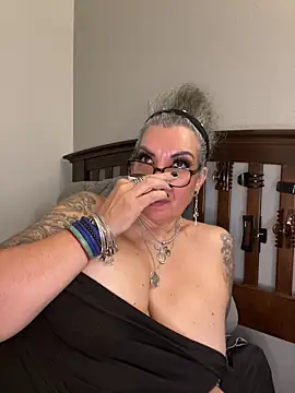 Snapshot of dieseldame1313 chatting on 10/30/25, 01:40 dieseldame1313 online show from 10/30/25, 01:40