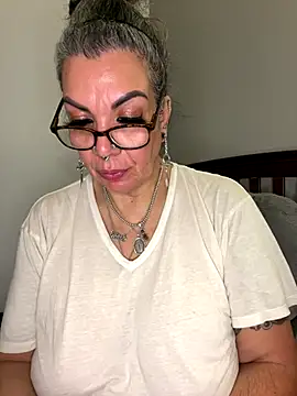 Snapshot of dieseldame1313 chatting on 11/06/25, 01:50 dieseldame1313 online show from 11/06/25, 01:50