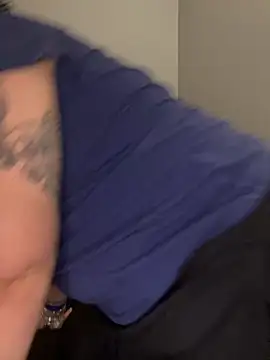 Snapshot of dieseldame1313 chatting on 11/12/25, 01:17 dieseldame1313 online show from 11/12/25, 01:17