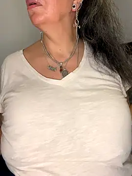 Snapshot of dieseldame1313 chatting on 12/03/25, 03:03 dieseldame1313 online show from 12/03/25, 03:03