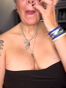 dieseldame1313 online show from 02/02/26, 12:09