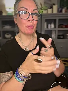 dieseldame1313 online show from 02/05/26, 03:22