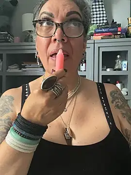 dieseldame1313 online show from 07/06/26, 05:15