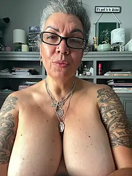dieseldame1313 online show from 07/16/26, 01:50