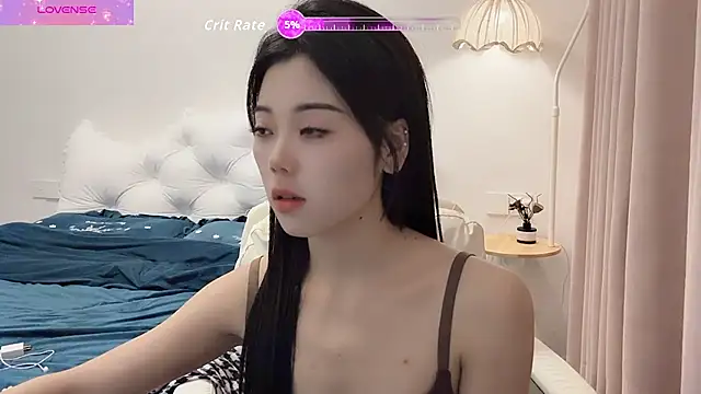 Snapshot of bao-bao- chatting on 11/12/25, 04:07 bao-bao- online show from 11/12/25, 04:07