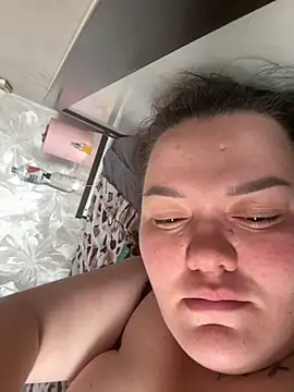 Snapshot of SunnyLeila2101 chatting on 09/13/25, 02:28 SunnyLeila2101 online show from 09/13/25, 02:28