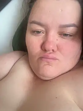 Snapshot of SunnyLeila2101 chatting on 09/15/25, 05:40 SunnyLeila2101 online show from 09/15/25, 05:40