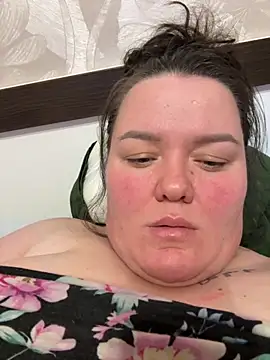 Snapshot of SunnyLeila2101 chatting on 09/15/25, 07:14 SunnyLeila2101 online show from 09/15/25, 07:14