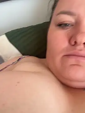 Snapshot of SunnyLeila2101 chatting on 09/17/25, 09:55 SunnyLeila2101 online show from 09/17/25, 09:55